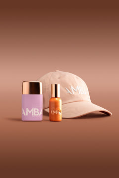 AMBA Bold Glow Bundle
Bronzed Glow Tanning Oil SPF15
Celestial Shimmering Gel-Oil
AMBA Halo Hat
комплект за хидратация
бронзов тен и сияен финиш
с лек стилен слънцезащитен аксесоар