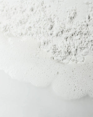 Enzyme Exfoliating Cleanser 40 g
Ензимен почистващ препарат на прах
който се превръща в богата пяна при контакт с вода
нежно ексфолира кожата
изравнява тена и прави лицето сияйно
Подходящ за ежедневна употреба
111SKIN