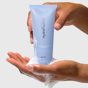 FOAMING CREAM CLEANSER
Кремообразен почистващ и ексфолиращ продукт с пептиди
оризов прах за изсветляване
изглаждане на кожата
HydroPeptide