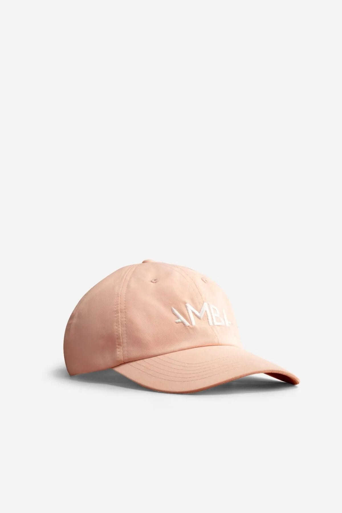AMBA Halo Hat
AMBA Halo шапка 
в пудрено-розов нюанс
изработена от 100% памук
с бяла AMBA бродерия 
извита козирка
унисекс модел 
с регулируема каишка (54–60 см)
подходящ за слънцезащита на плажа
AMBA
