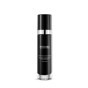 Black Diamond Day Emulsion 50 ml
Лека емулсия Black Diamond 
NovoRetin™ и фин прах от черен диамант за подмладяване на кожата антиоксидантна защита
Пигментация
фини линии
грижа прoтив стареене