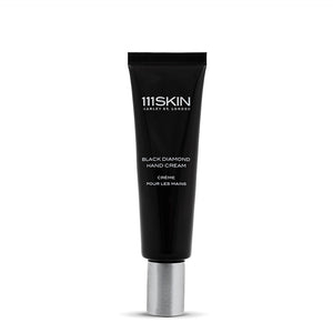 Celestial Black Diamond Hand Cream 60 ml
Крем за ръце black diamond 111SKIN
Интензивно хидратиращ и възстановяващ крем за ръце с пептиди
екстракт от Centella Asiatica и Diamond Powder за намаляване на бръчки и тъмни петна
подходящ за зряла кожа