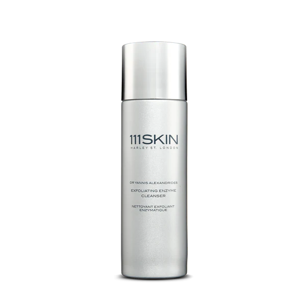 Enzyme Exfoliating Cleanser 40 g
Ензимен почистващ препарат на прах
който се превръща в богата пяна при контакт с вода
нежно ексфолира кожата
изравнява тена и прави лицето сияйно
Подходящ за ежедневна употреба 
111SKIN