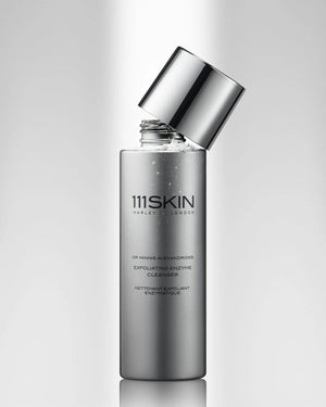 Enzyme Exfoliating Cleanser 40 g
Ензимен почистващ препарат на прах
който се превръща в богата пяна при контакт с вода
нежно ексфолира кожата
изравнява тена и прави лицето сияйно
Подходящ за ежедневна употреба 
111SKIN