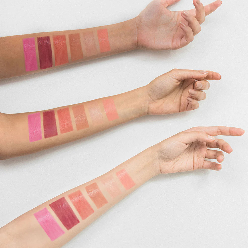 PERFECTING GLOSS - SUNKISSED
Подхранващ уплътняващ тинт за устни за обем
хидратация и сияен блясък
HydroPeptide