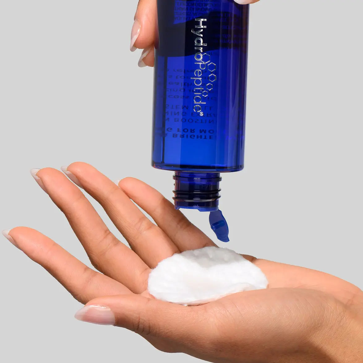 PRE-TREATMENT TONER
Антиидж тоник с пептиди и антиоксиданти за озаряване на кожата
HydroPeptide