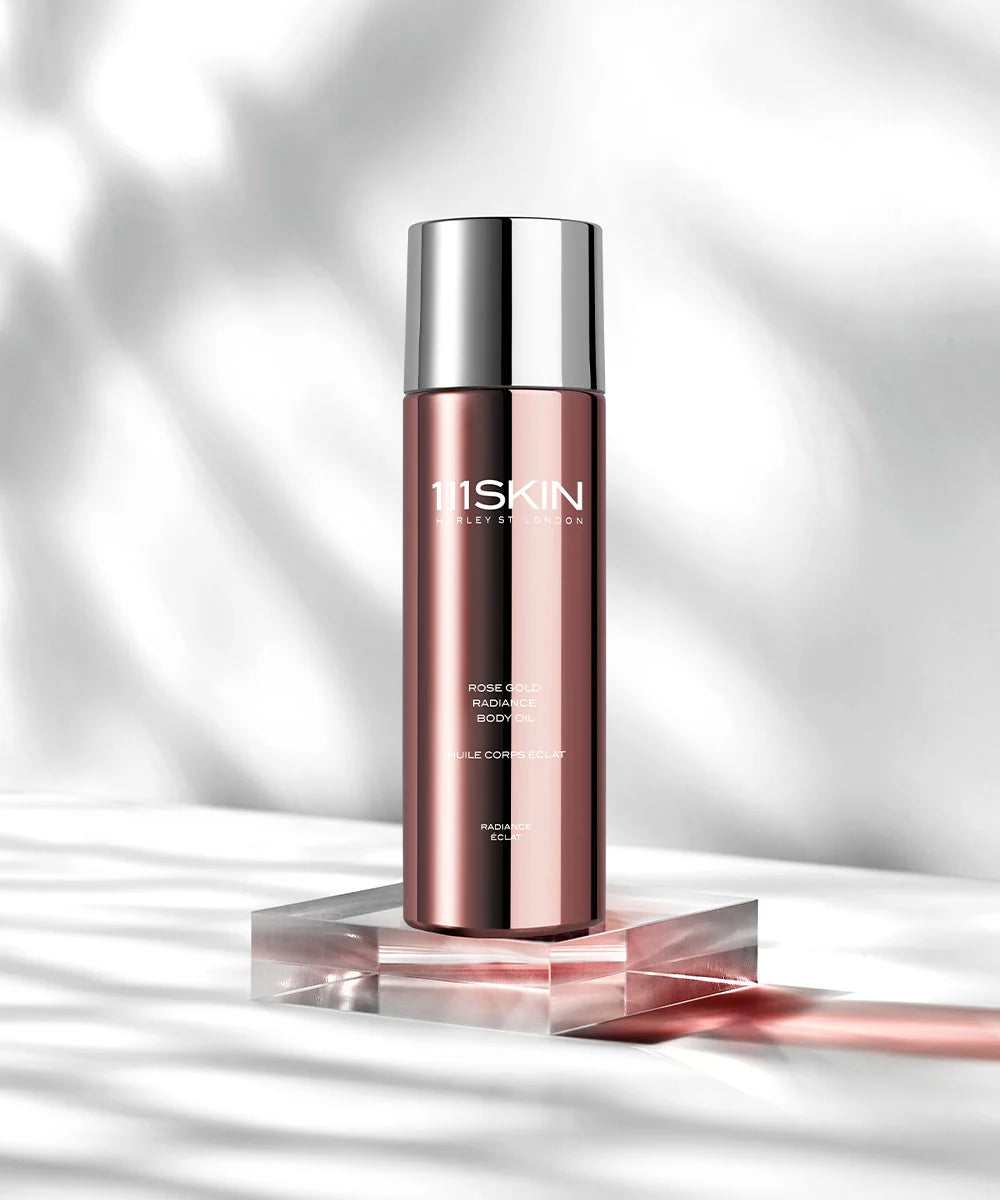Radiance Body Oil 100 ml
Повишаващо блясъка масло с аромат на роза за тяло
подхранващо и хидратиращо кожата
придаващо сияен тен и блясък на раменете и деколтето
идеално за ежедневна употреба или след плаж
Всеки тип кожа, хидратация
111SKIN