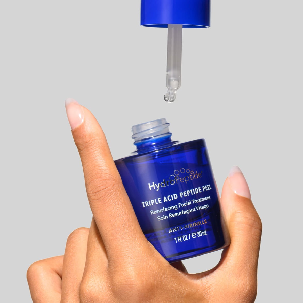 TRIPLE ACID PEPTIDE PEEL
Leave-on пилинг за лице с трипъл-киселинен комплекс
екстракт от водорасли и пептиди
който омекотява текстурата на кожата
намалява фини линии и тъмни петна 
подобрява сиянието
HydroPeptide
